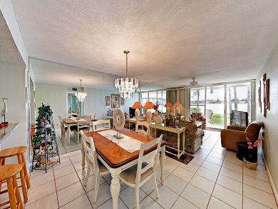 St. Petersburg Condo 916885 St. Petersburg Condo 916885