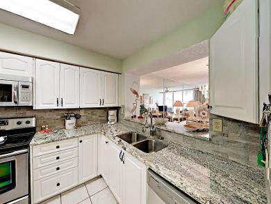 St. Petersburg Condo 916885 St. Petersburg Condo 916885