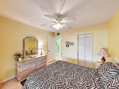 St. Petersburg Condo 916885 St. Petersburg Condo 916885