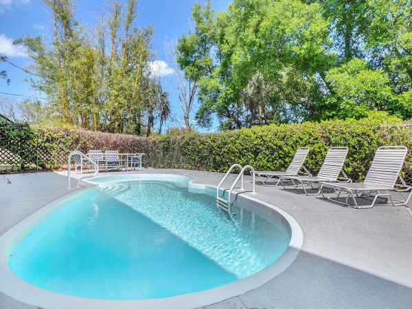 Tarpon Springs Vacation Duplex Sleeps 11 Guests