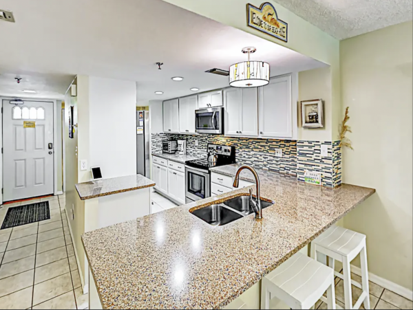 All-Suite Condo with 2 Bedrooms in Indian Shores Beach