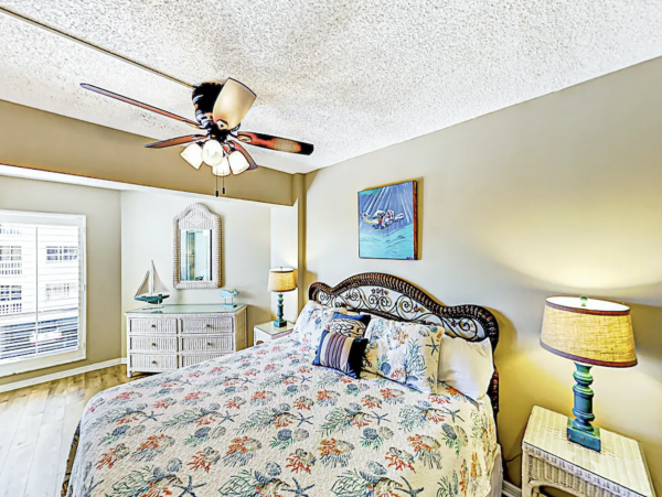 All-Suite Condo with 2 Bedrooms in Indian Shores Beach