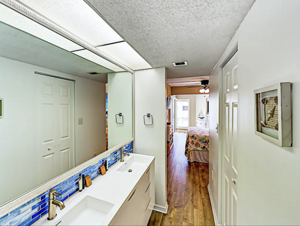 All-Suite Condo with 2 Bedrooms in Indian Shores Beach