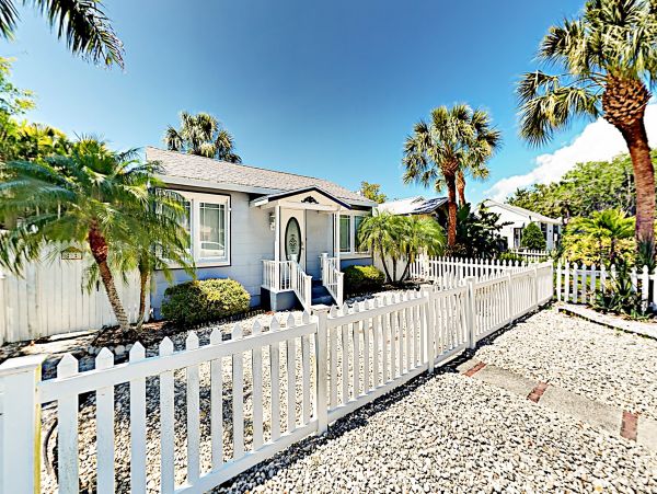 Walk to Beach Gulfport Vacation Home Two Bedroom