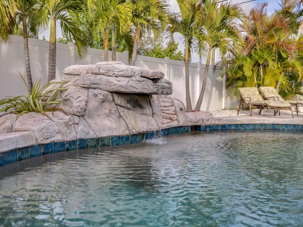 Beautiful Vacation Home Near the Beach with Pool  & Hot Tub