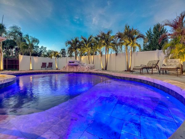 Beautiful Vacation Home Near the Beach with Pool  & Hot Tub