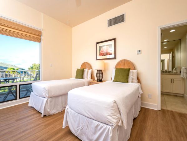 Luxury Ocean Views Vacation Condo in Kapalua Sleeps 6 Guests
