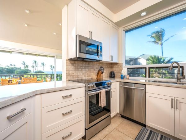Luxury Ocean Views Vacation Condo in Kapalua Sleeps 6 Guests