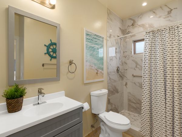 Oceanside 6 Bedrooms Vacation Home Sleeps 14 Guests