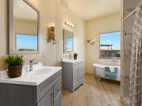 Oceanside 6 Bedrooms Vacation Home Sleeps 14 Guests