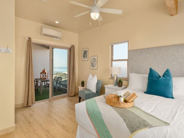 Oceanside 6 Bedrooms Vacation Home Sleeps 14 Guests