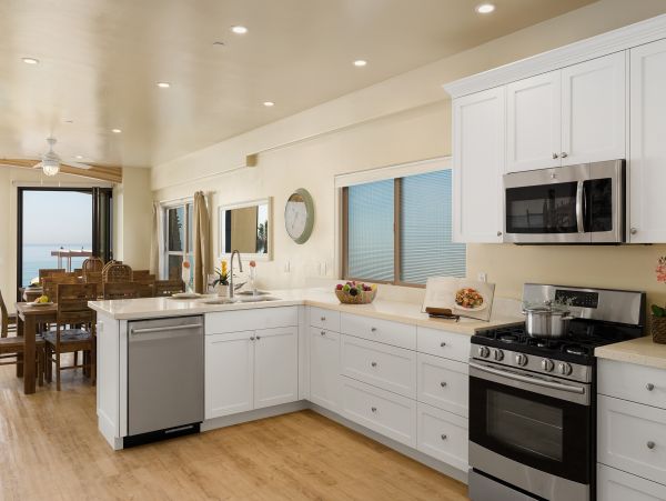 Oceanside 6 Bedrooms Vacation Home Sleeps 14 Guests