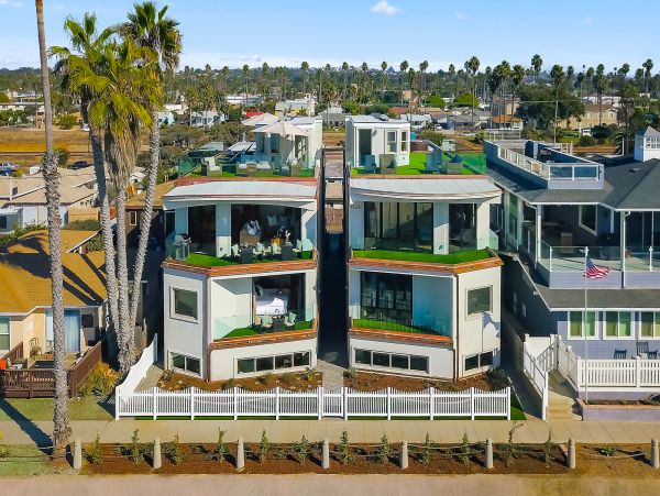 Oceanside 6 Bedrooms Vacation Home Sleeps 14 Guests
