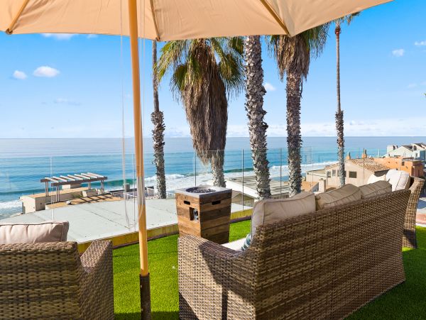 Oceanside 6 Bedrooms Vacation Home Sleeps 14 Guests