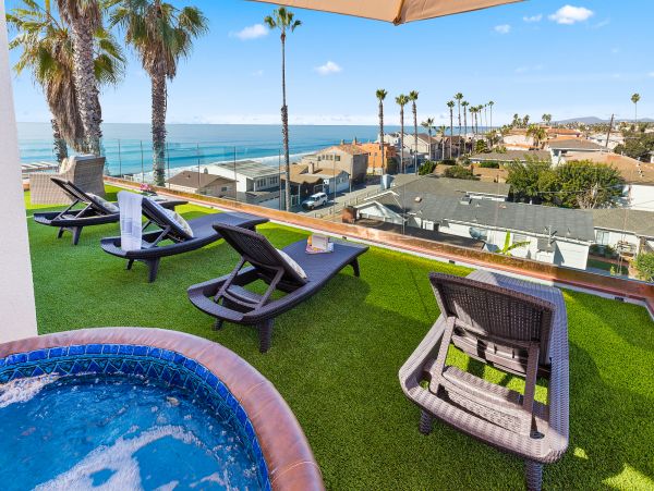 Oceanside 6 Bedrooms Vacation Home Sleeps 14 Guests
