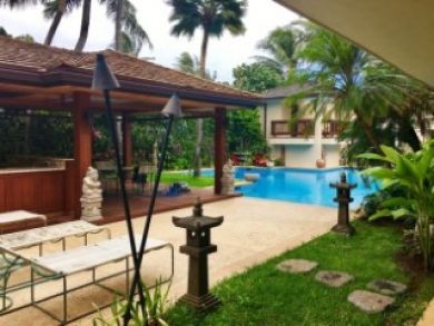 Luxury Kailua Vacation Home Sleeps Twenty Guests.
