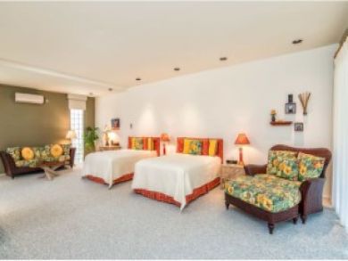 Luxury Kailua Vacation Home Sleeps Twenty Guests.