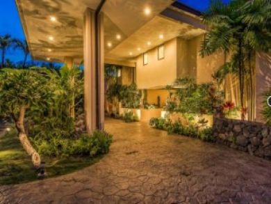 Luxury Kailua Vacation Home Sleeps Twenty Guests.