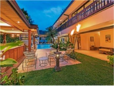 Luxury Kailua Vacation Home Sleeps Twenty Guests.