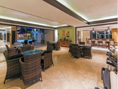 Luxury Kailua Vacation Home Sleeps Twenty Guests.