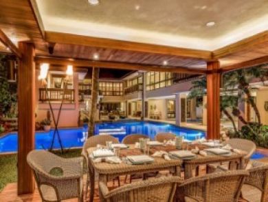 Luxury Kailua Vacation Home Sleeps Twenty Guests.