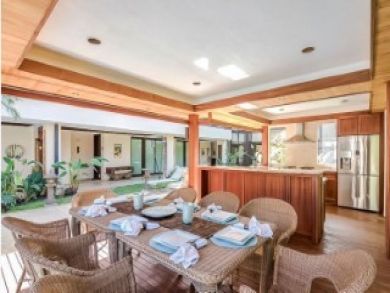 Luxury Kailua Vacation Home Sleeps Twenty Guests.