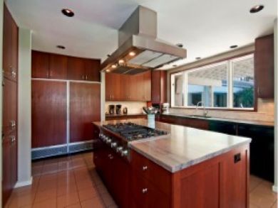 Luxury Kailua Vacation Home Sleeps Twenty Guests.