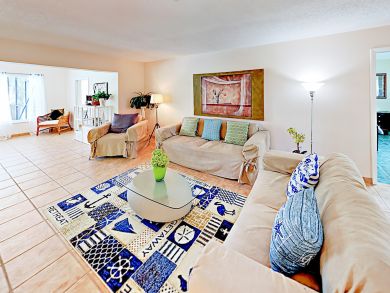 Three Bedroom Canal View Vacation Home with Private Pool
