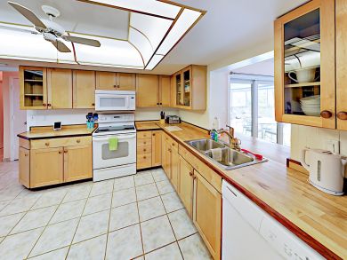 Three Bedroom Canal View Vacation Home with Private Pool