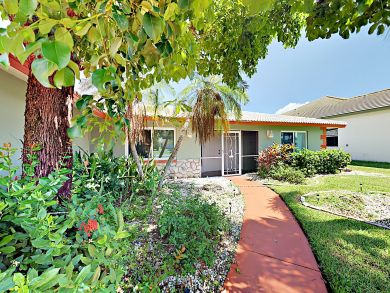 Three Bedroom Canal View Vacation Home with Private Pool