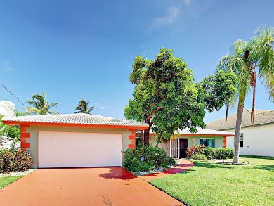 Three Bedroom Canal View Vacation Home with Private Pool