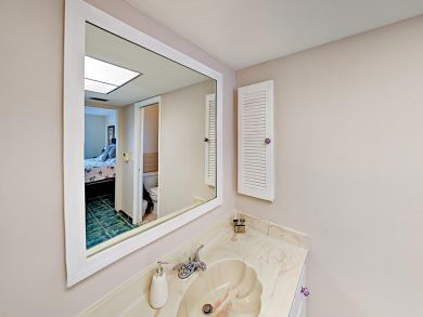 Three Bedroom Canal View Vacation Home with Private Pool