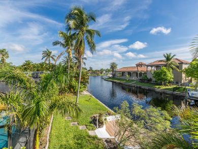 Three Bedroom Canal View Vacation Home with Private Pool