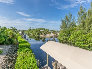 Cape Coral Canal Front Home with Private Pool and Deck! Cape Coral Canal Front Home with Private Pool and Deck!