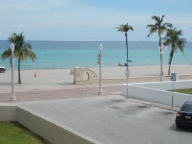 Hollywood Florida Beach Vacation Condo Sleeps Four Guests.