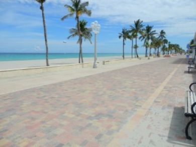Hollywood Florida Beach Vacation Condo Sleeps Four Guests.