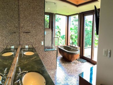 Ocean Front Beach Home in Kalihiwai with 5 Bedrooms