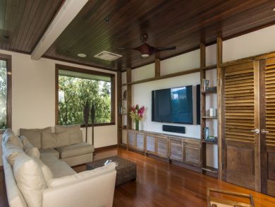 Ocean Front Beach Home in Kalihiwai with 5 Bedrooms