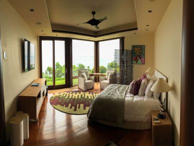 Ocean Front Beach Home in Kalihiwai with 5 Bedrooms