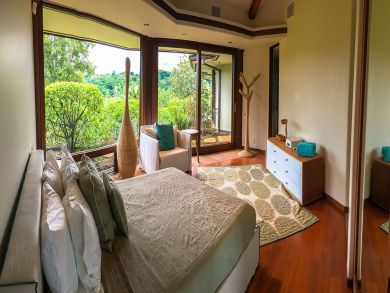 Ocean Front Beach Home in Kalihiwai with 5 Bedrooms