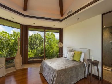 Ocean Front Beach Home in Kalihiwai with 5 Bedrooms
