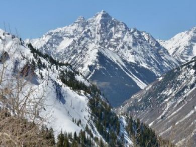 Aspen Vacation Rental 3 Bedrooms Sleeps Six Guests.