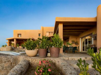 Los Cabos Vacation Home Sleeps Twelve Guests. Los Cabos Vacation Home Sleeps Twelve Guests.