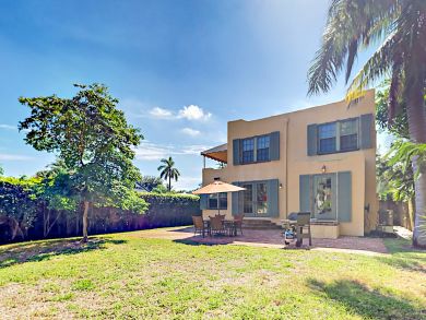 West Palm Beach Vacation Home Three Bedrooms Sleeps Six