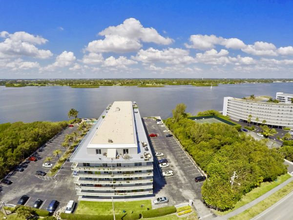 Luxury Palm Beach Condo across street from beach