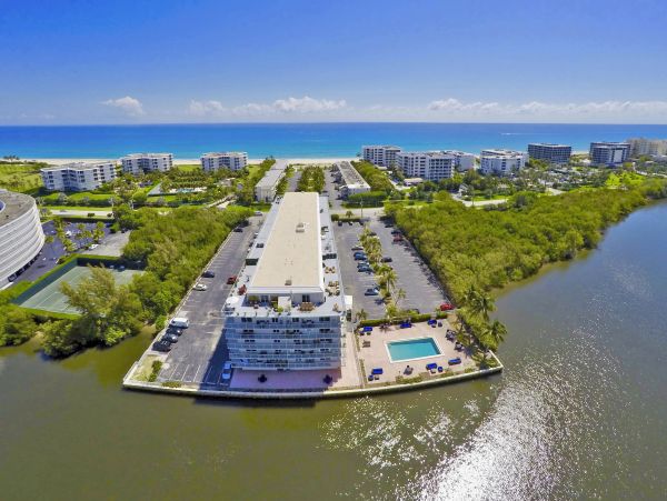 Luxury Palm Beach Condo across street from beach