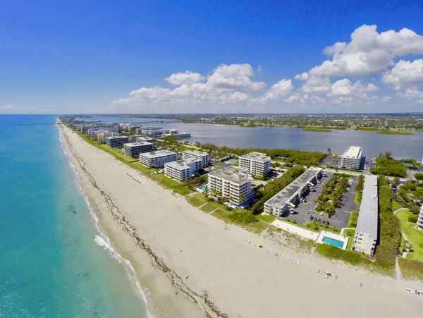 Luxury Palm Beach Condo across street from beach