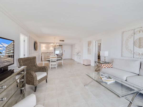 Luxury Palm Beach Condo across street from beach