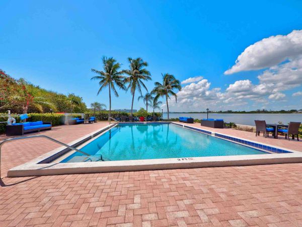 Luxury Palm Beach Condo across street from beach