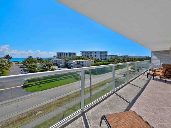 Luxury Palm Beach Condo across street from beach